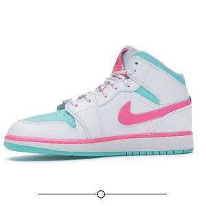 AIR JORDAN White Pink Green Soar kids size 11, pink laces with a magnet clasp